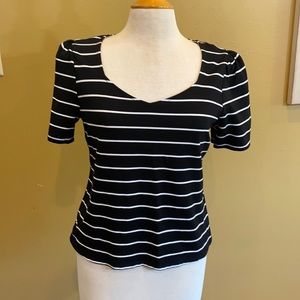Worthington short sleeved top. Size M